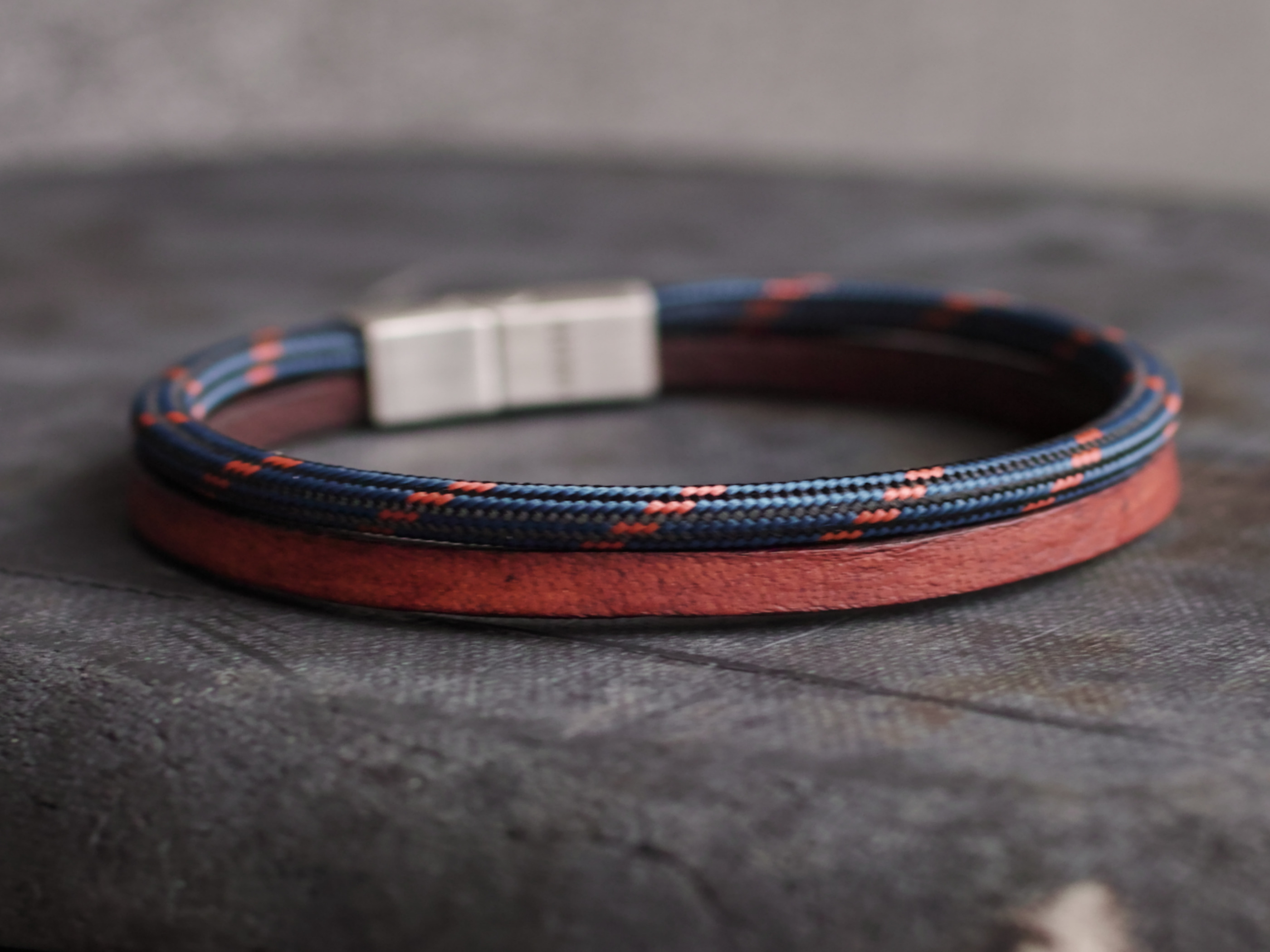 Męska Bransoleta Skórzana z elementem linki paracord